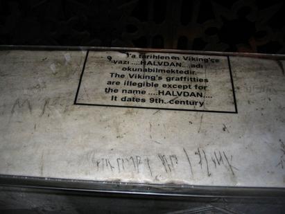 Runer med nordiske navne i Hagia Sofia-kirken fra 800-tallet. 