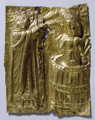 En lille forgyldt kobberplade fra Tamdrup kirke viser Harald Blåtands dåb.