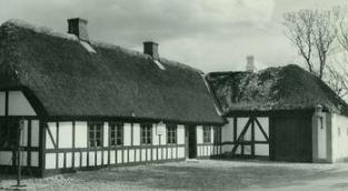 Hvidsten Kro, hvor Hvidstengruppens leder, Marius Fiil var kromand. Besættelsestiden (1940-1945)