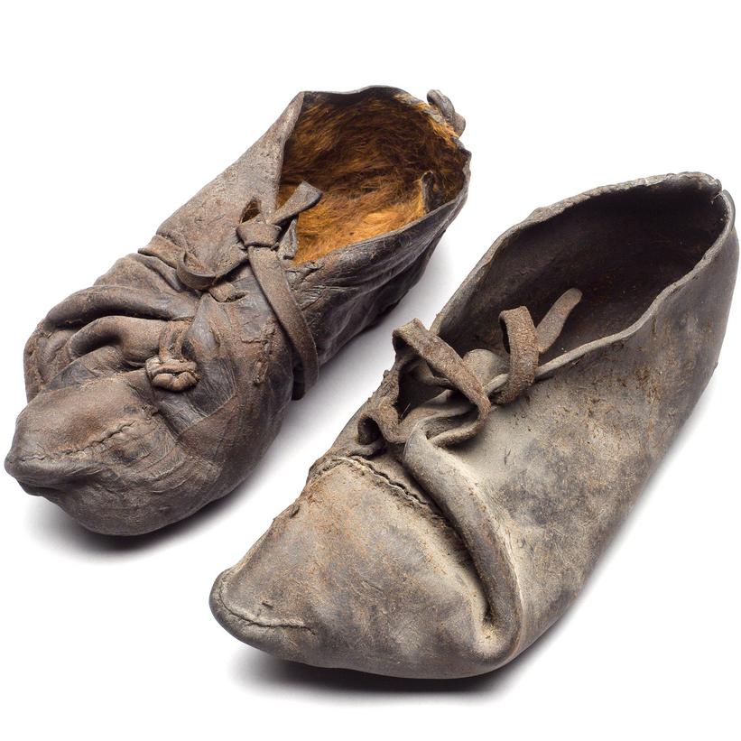 Et par sko fra Rønbjerg mose. Ca. 355-47 f.Kr.